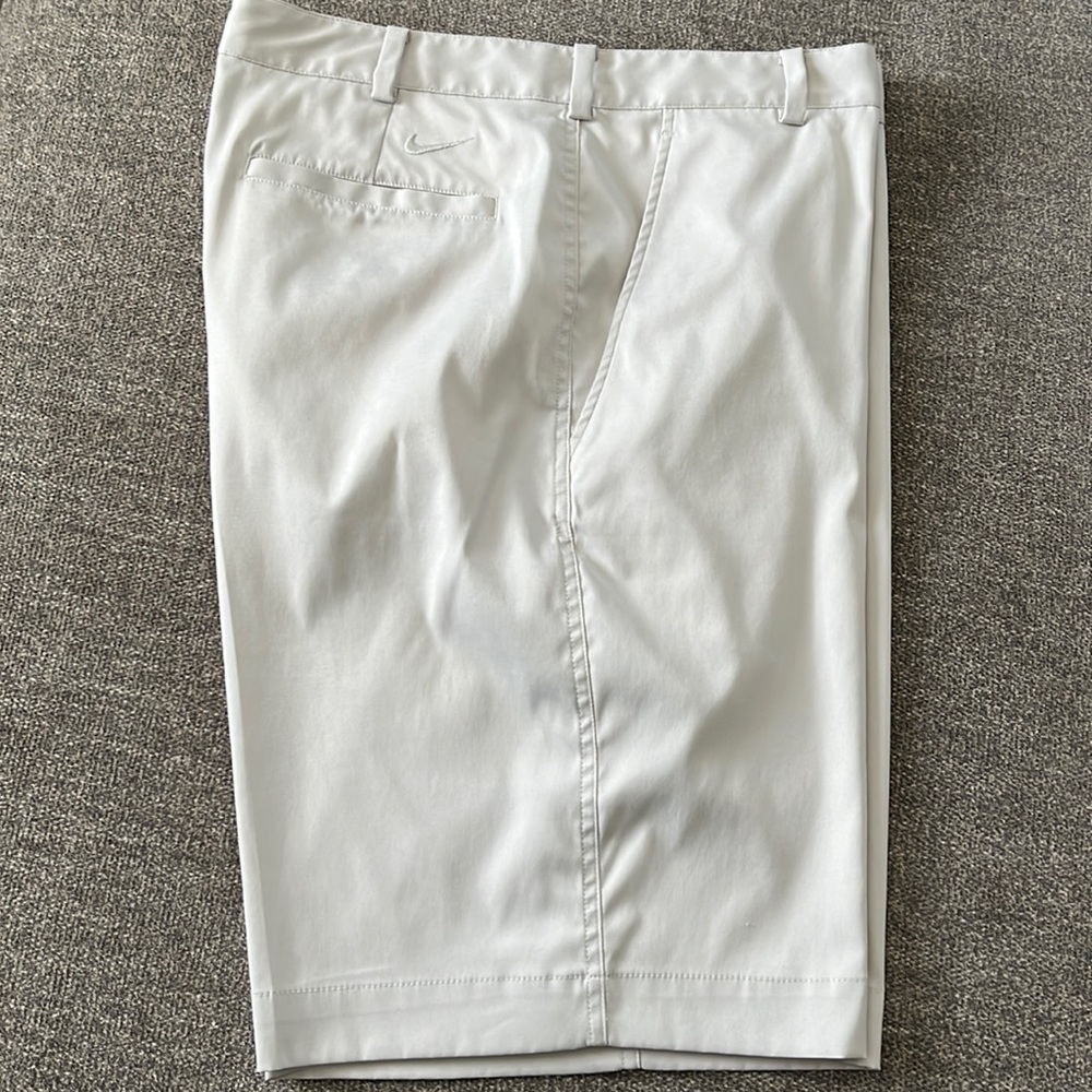 Mens Nike golf shorts, size 34